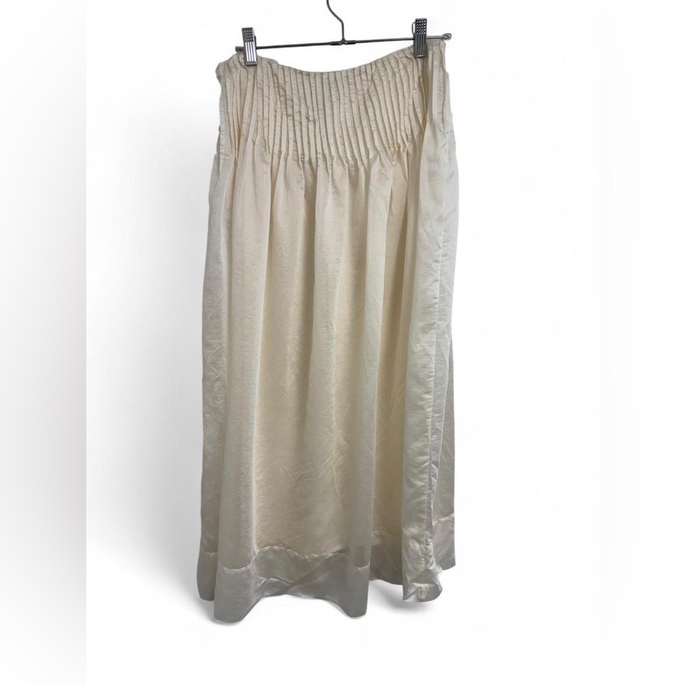 Future Collective cream maxi skirt with zipper and pleated detailing. - Picture 4 of 6